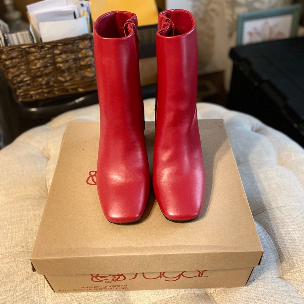 BRAND NEW Ankle Booties - SIZE 7 1/2